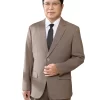 Bộ Vest Nam Trung Niên HG106 Màu Nâu Mới Nhất 2027 1 Áo vest nam trung niên HG106 màu nâu, khuy màu vàng đồng, túi dưới có nắp, ảnh nửa người