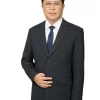 Bộ Vest Nam Trung Niên HG123 Mới Nhất 2027 1 Áo vest nam trung niên HG123, khuy màu tối, túi dưới có nắp, ảnh nửa người