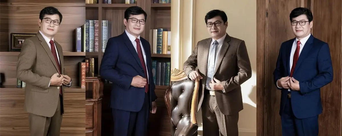 Manza Luxury - Thương Hiệu Thời Trang Nam Trung Niên Cao Cấp Hoàng Gia 1 Quý ông trung niên mặc vest Manza trong phòng sách